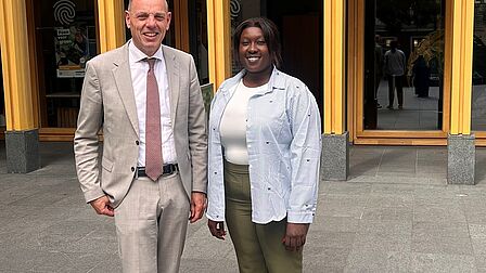 Angela met burgemeester Ron König