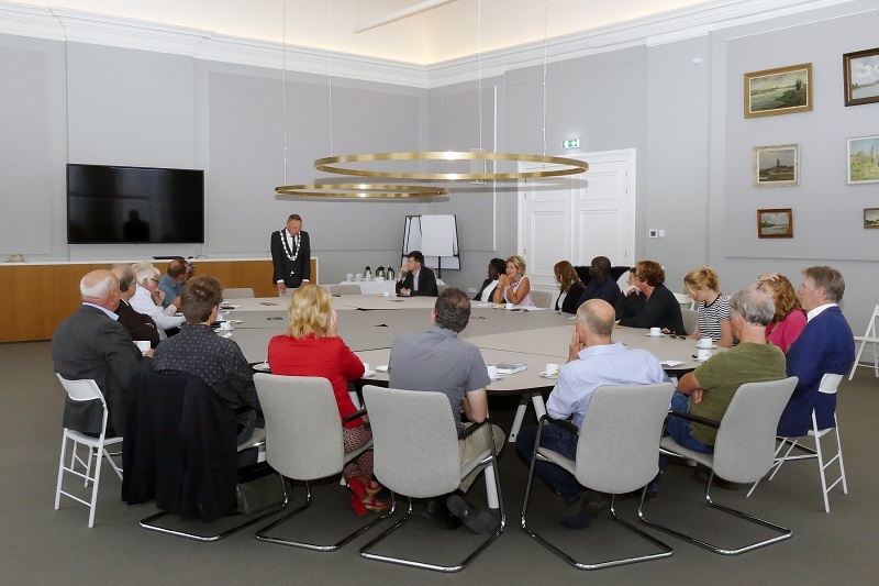 Bijeenkomst in de IJsselzaal in het stadhuis